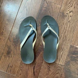 Olukai women’s size 9 sandals